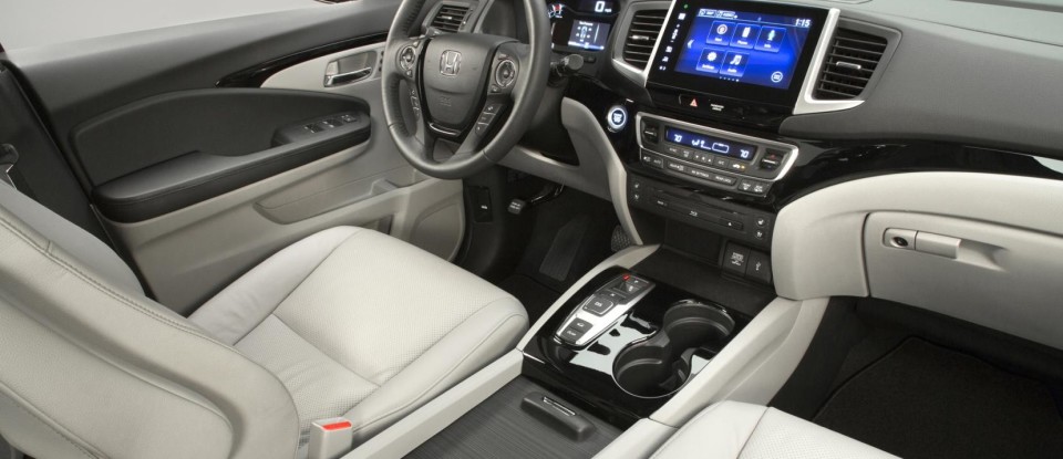 2016-Honda-Pilot-interior