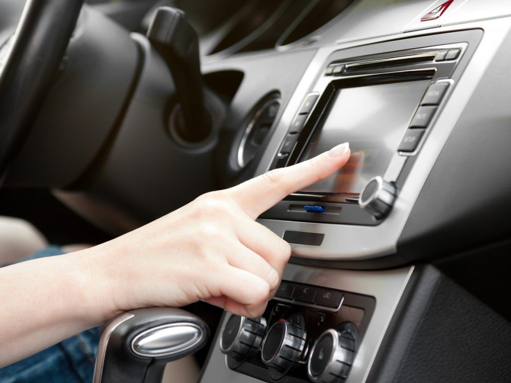 finger on dashboard with 2019 Honda CR-V audio system
